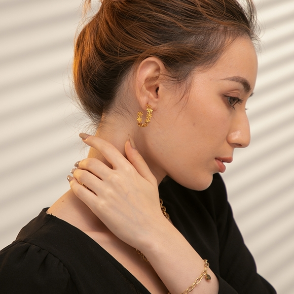 Wonderful Daisies Earrings - Picture 8 of 9